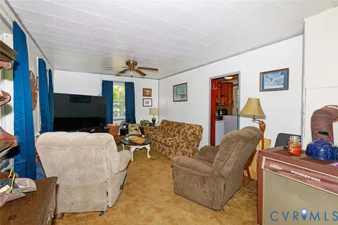 Living - 889 W Main St, Smithfield, VA 23430 photo 1 of 3