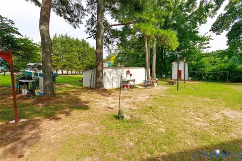 Exterior - 889 W Main St, Smithfield, VA 23430 photo 10 of 13