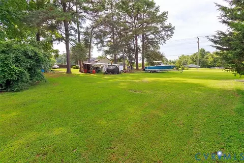 Exterior - 889 W Main St, Smithfield, VA 23430 photo 6 of 13