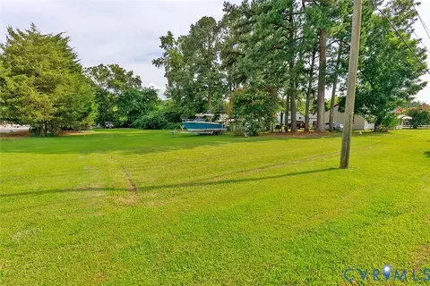 Exterior - 889 W Main St, Smithfield, VA 23430 photo 3 of 13