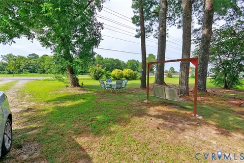 Exterior - 889 W Main St, Smithfield, VA 23430 photo 9 of 13