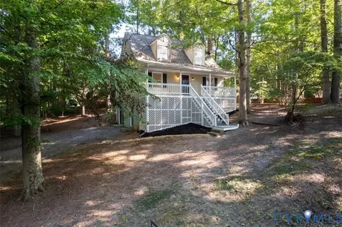 6421 Lakeshore Dr, Quinton, VA 23141