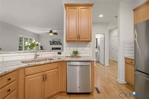 Kitchen - 14618 Windjammer Dr, Midlothian, VA 23112 photo 5 of 9