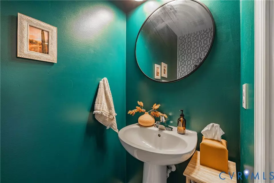 Bath - 5505 Noble Ave, Richmond, VA 23227 photo 1 of 3