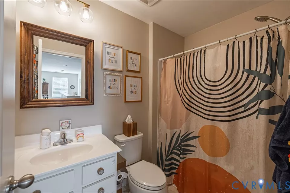 Bath - 5505 Noble Ave, Richmond, VA 23227 photo 3 of 3