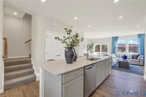Entry Way - 6119 Primrose Path Rd, Richmond, VA 23224 photo 2 of 6