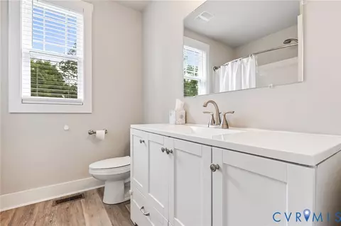 Bath - 511 5th St, Blackstone, VA 23824 photo 2 of 2