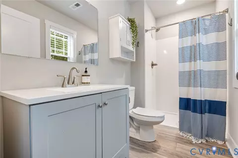 Bath - 511 5th St, Blackstone, VA 23824 photo 1 of 2