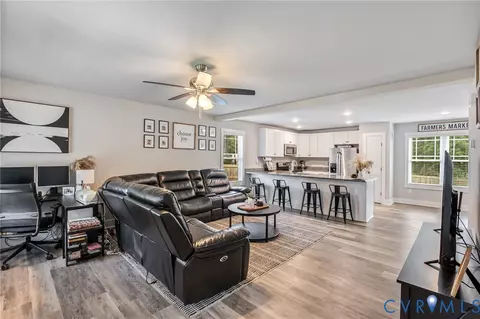 Entry Way - 511 5th St, Blackstone, VA 23824 photo 1 of 5