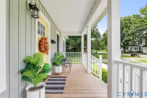 Exterior - 511 5th St, Blackstone, VA 23824 photo 1 of 5