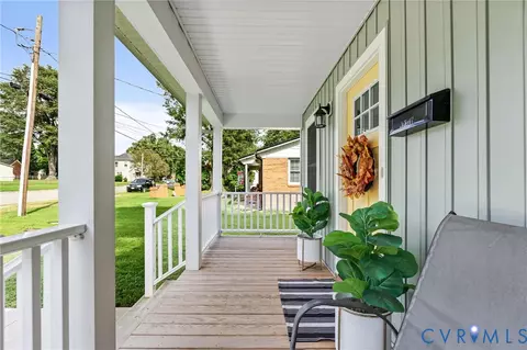 Exterior - 511 5th St, Blackstone, VA 23824 photo 3 of 5