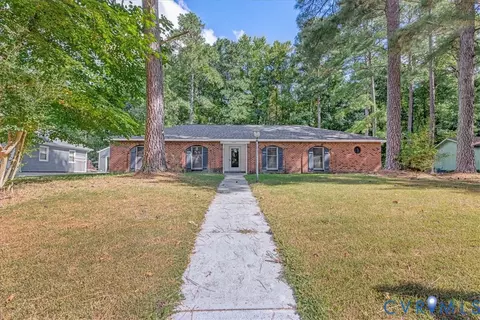 1809 Tudor Ln, Petersburg, VA 23805