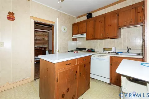 Kitchen - 298 Colonial Trl, Surry, VA 23883 photo 1 of 2