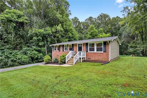 4401 Gentry Ln, Bumpass, VA 23024
