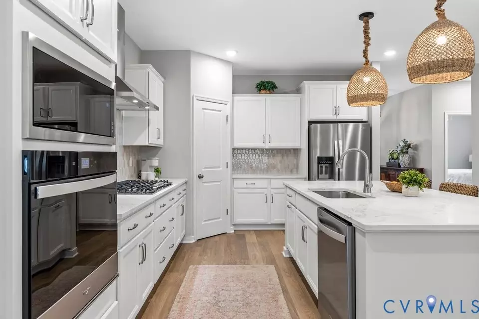 Kitchen - 17100 Melbrook Ct, Moseley, VA 23120 photo 3 of 4