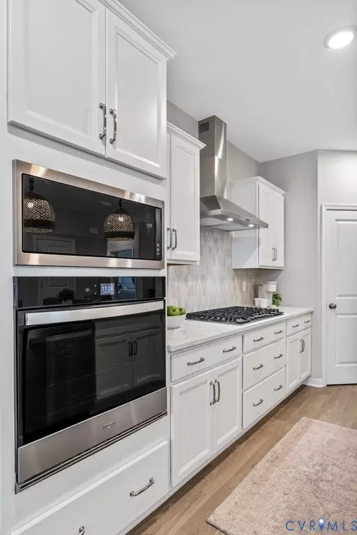 Kitchen - 17100 Melbrook Ct, Moseley, VA 23120 photo 2 of 4