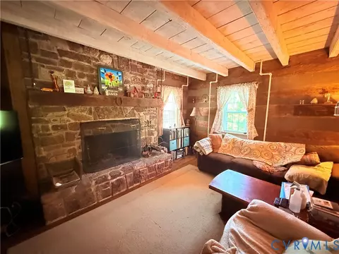 Living - 12509 Sam Snead Hwy, Warm Springs, VA 24484 photo 2 of 6