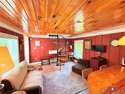 Living - 12509 Sam Snead Hwy, Warm Springs, VA 24484 photo 5 of 6