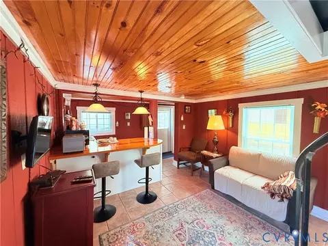 Living - 12509 Sam Snead Hwy, Warm Springs, VA 24484 photo 3 of 6