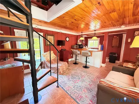 Living - 12509 Sam Snead Hwy, Warm Springs, VA 24484 photo 4 of 6