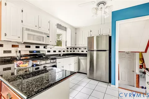 2821 Twain Ln, North Chesterfield, VA 23224