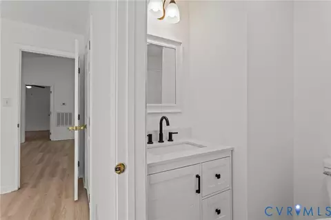 Entry Way - 302 A Jarratt Ave, Jarratt, VA 23867 photo 3 of 3