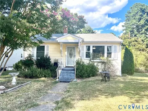 202 Maple Ln, Colonial Heights, VA 23834