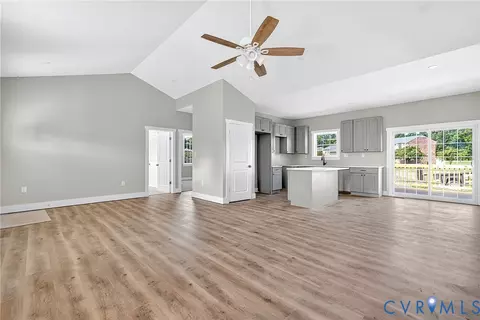 Living - 109 Maple Rd, Aylett, VA 23009 photo 2 of 3