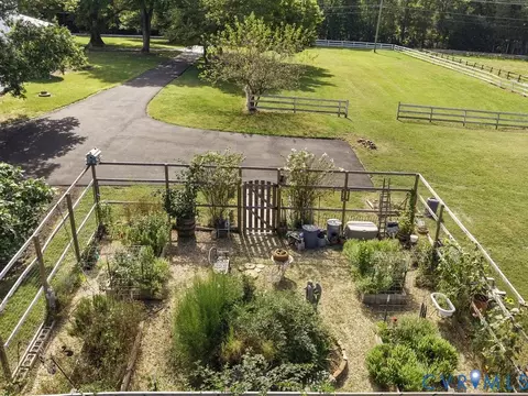 Exterior - 516 Mt Hermon Rd, Midlothian, VA 23112 photo 10 of 15