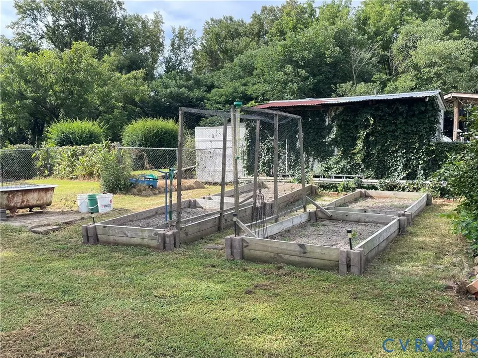 Exterior - 145 Carroll Ave, Colonial Heights, VA 23834 photo 11 of 19