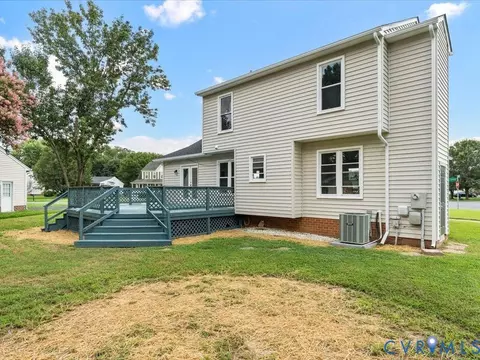Exterior - 7423 Pineleaf Dr, North Chesterfield, VA 23234 photo 7 of 10