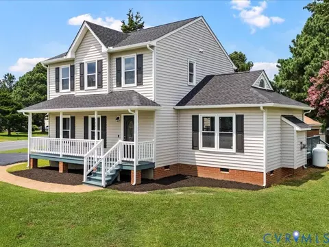 Exterior - 7423 Pineleaf Dr, North Chesterfield, VA 23234 photo 2 of 10