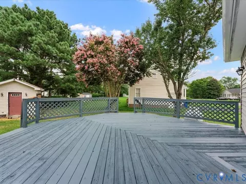 Exterior - 7423 Pineleaf Dr, North Chesterfield, VA 23234 photo 8 of 10