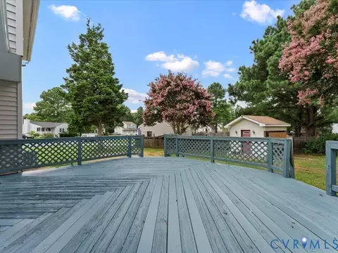 Exterior - 7423 Pineleaf Dr, North Chesterfield, VA 23234 photo 9 of 10