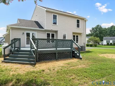 Exterior - 7423 Pineleaf Dr, North Chesterfield, VA 23234 photo 5 of 10