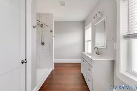 Bath - 2111 Barton Ave, Richmond, VA 23222 photo 2 of 5