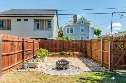 Exterior - 2111 Barton Ave, Richmond, VA 23222 photo 8 of 10
