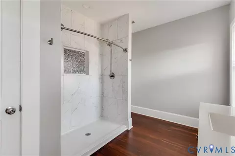 Bath - 2111 Barton Ave, Richmond, VA 23222 photo 3 of 5