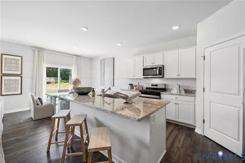 6106 Whisperwood Dr, Ampthill, VA 23234