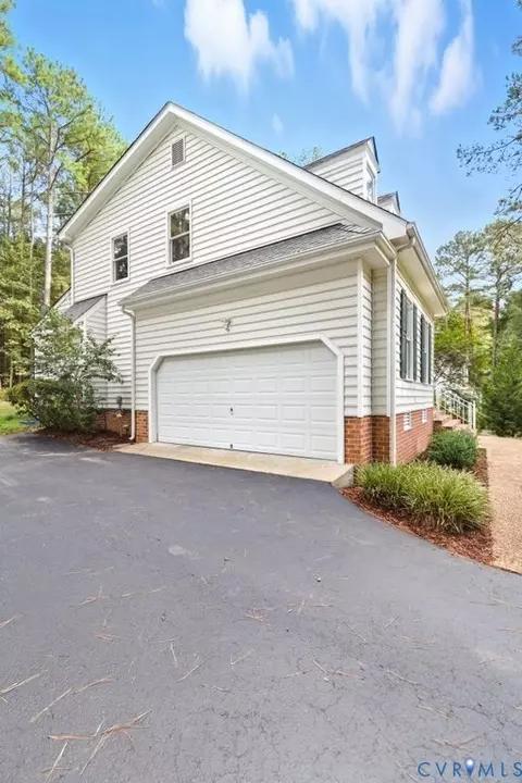 5613 Houndmaster Rd, Midlothian, VA 23112 photo 4