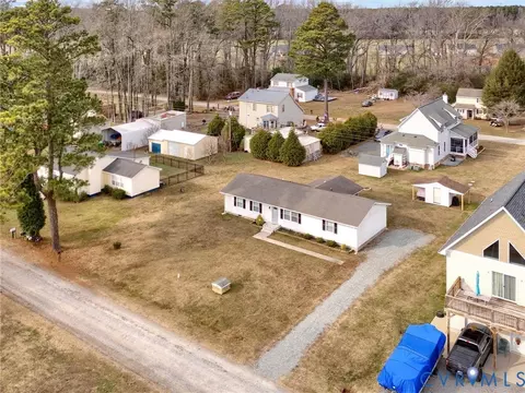 239 Marine Dr, Dunnsville, VA 22454