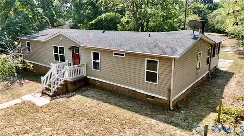 2702 Old Virginia St, Urbanna, VA 23175