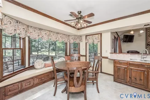 Dining - 3012 E Brittington, Williamsburg, VA 23185 photo 4 of 5