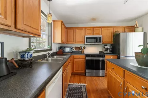 Kitchen - 314 Shelton Bend Dr, Bumpass, VA 23024 photo 2 of 3