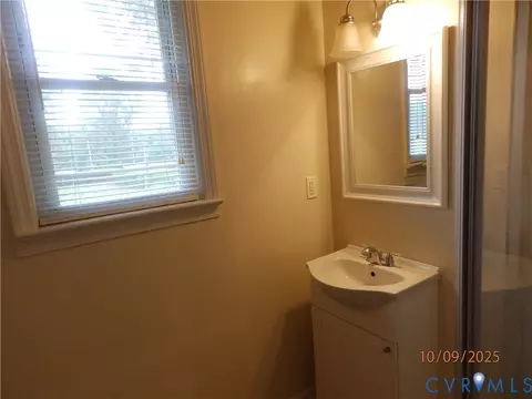 860 Lebanon Rd, Spring Grove, VA 23881