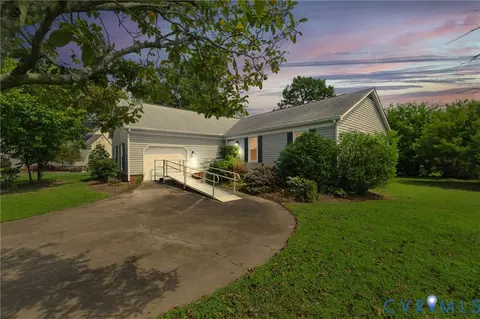 36 Sandpiper Ct, Hampton, VA 23669 photo 4