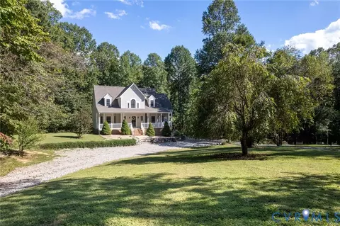 7994 Stonewall Dr, Amelia Court House, VA 23002