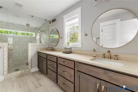 Bath - 4207 Augusta Ave, Richmond, VA 23230 photo 3 of 4