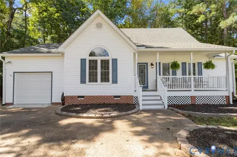 11206 Heathstead Rd, Chester, VA 23831
