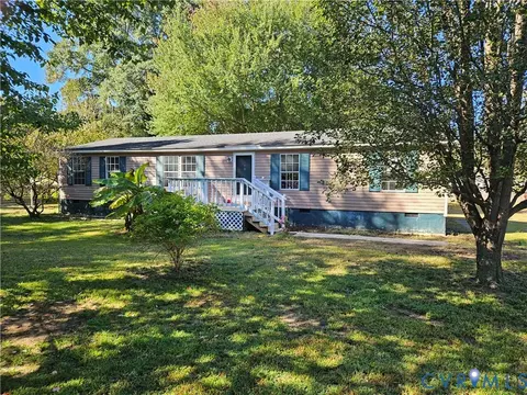 3168 Dog Town Ln, Hayes, VA 23072